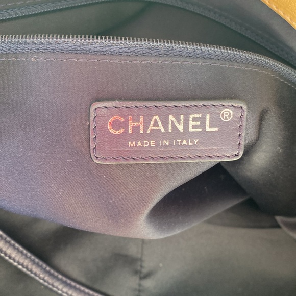 Chanel tote - Picture 13 of 16